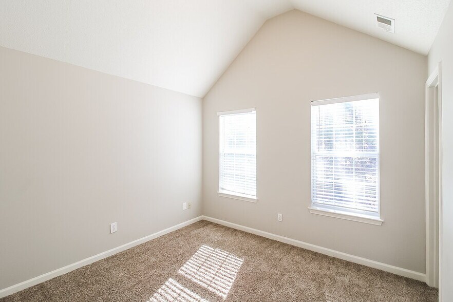 Building Photo - 444 Gresham Dr