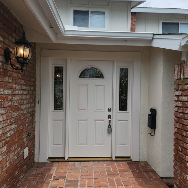Building Photo - Clairemont Home Just remodeled 3 bed 3 bat...
