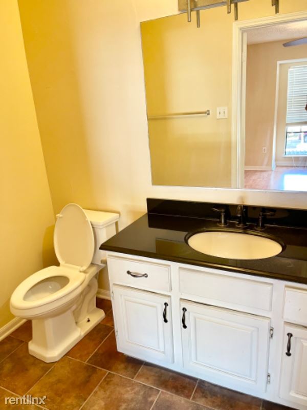 Building Photo - 2 br, 2.5 bath Townhome - 275 Bracewell Dr