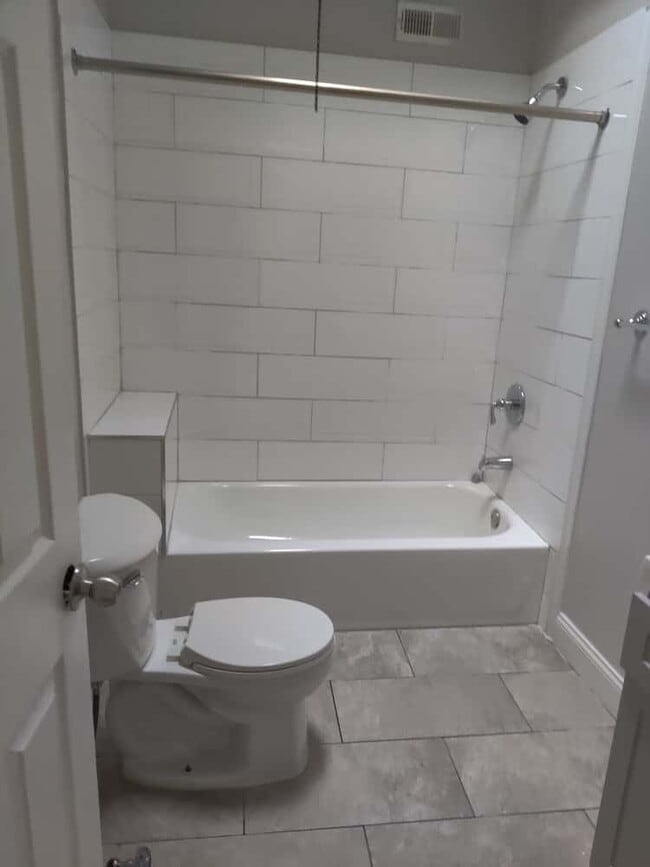 Building Photo - 250 N Salford St