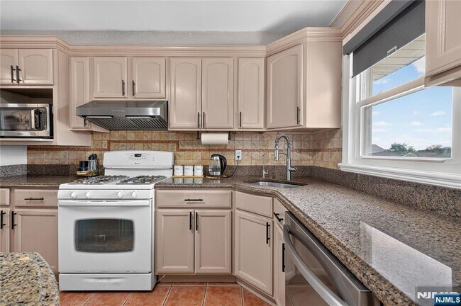 Building Photo - 8 Coyles Ct