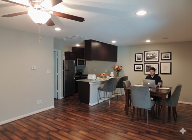 Building Photo - 5333 Richmond Ave.