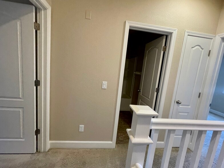 3rd floor landing. - 722 El Paseo Cir