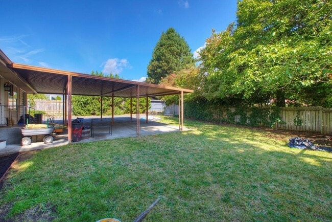 Building Photo - Convenient Location in Renton * Open House Sunday July 5th, 11:00am *