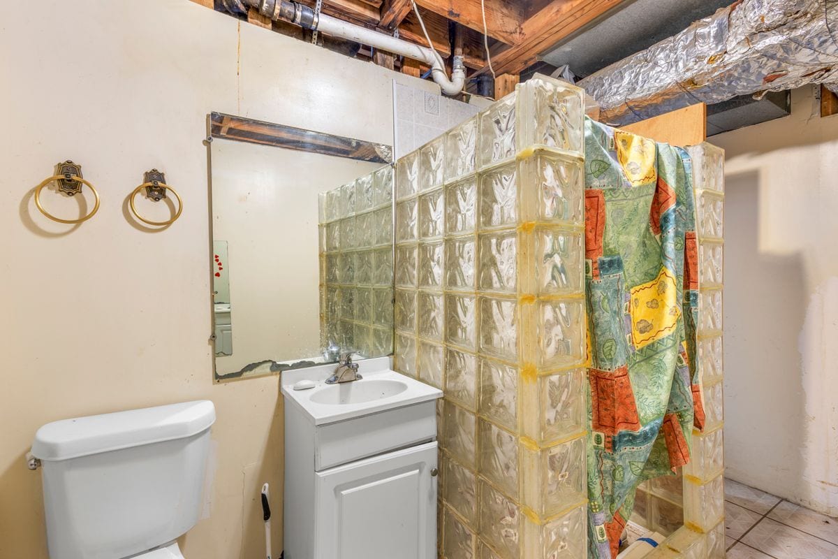 Building Photo - 2205 Plantation Dr