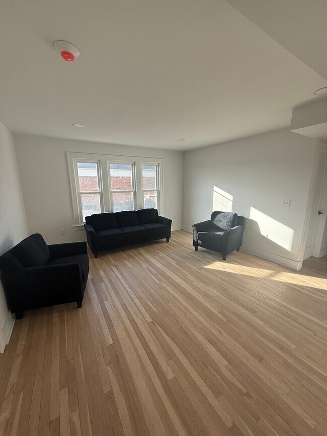 Building Photo - 255 Main Street