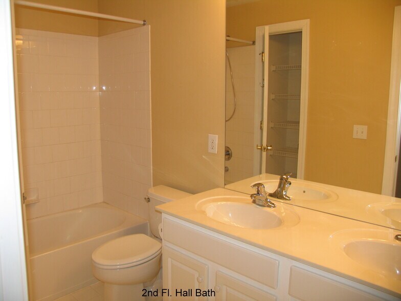 Building Photo - 2812 River Willow Dr