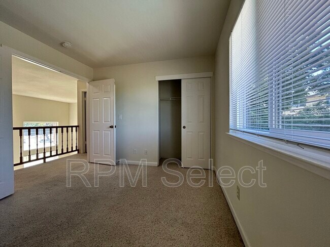 Building Photo - 1314 Jamestown Dr