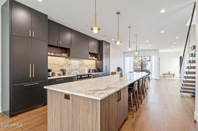 Building Photo - 6916 E 2nd St