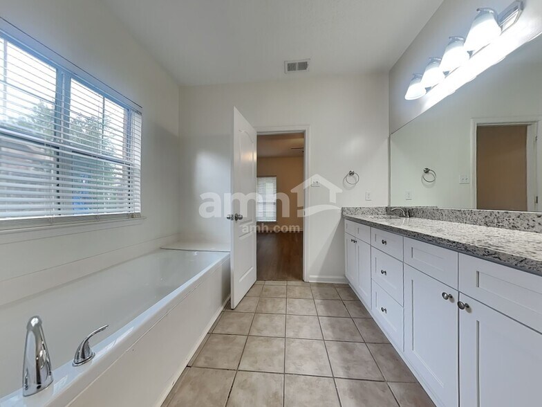 Building Photo - 7138 Arcastle Loop E
