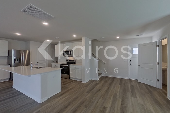 Building Photo - 126 Inez Ave