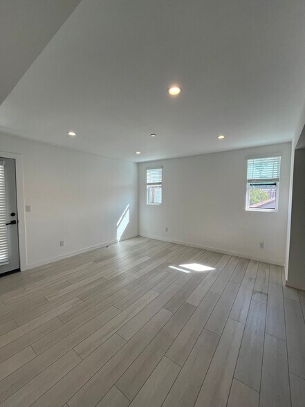 Building Photo - 248 N Dillon St