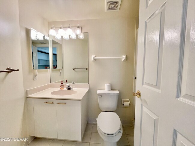 Building Photo - 4575 S Atlantic Ave