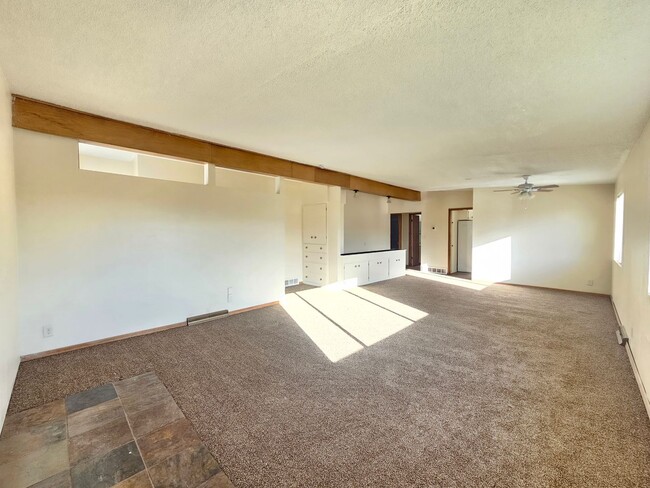 Building Photo - 302 N Argonne Rd