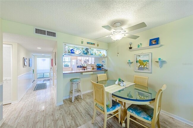 Building Photo - 400 Cerromar Cir N