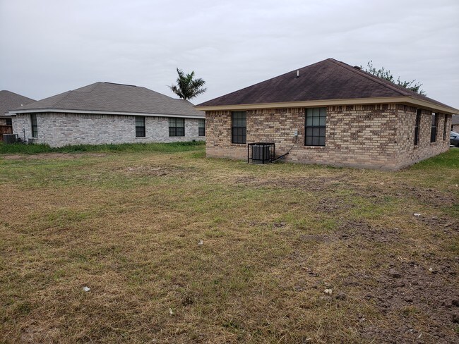 Building Photo - 1306 Adela Dr