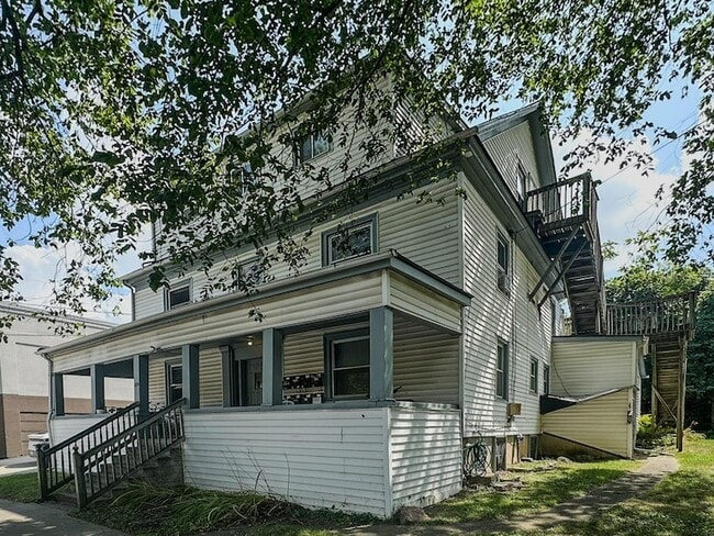 Primary Photo - 334 Beakes St