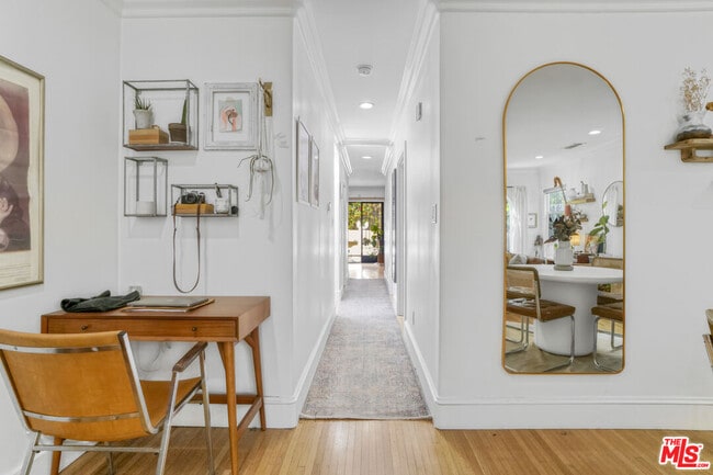 Building Photo - 1051 S Stanley Ave