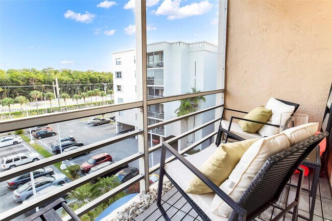 Building Photo - 2821 N Miami Beach Blvd