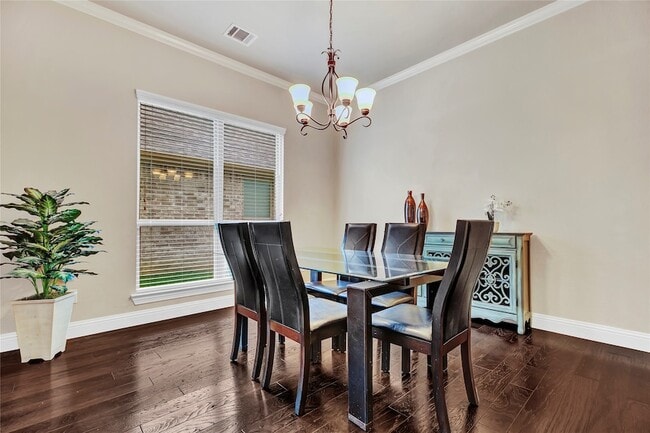 Building Photo - 1807 Drake Dr