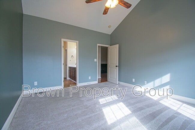 Building Photo - 118 N Dakota Ct