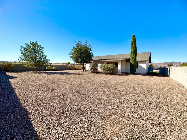 Building Photo - 3 Bedroom Home in Great Neighborhood!