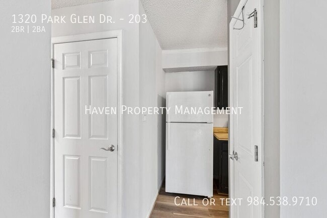 Building Photo - 1320 Park Glen Dr
