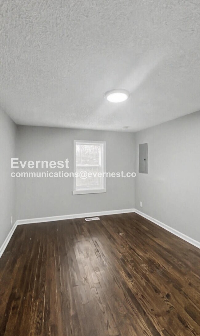 Building Photo - Spacious 3-Bedroom Home with Deck and Modern Appliances