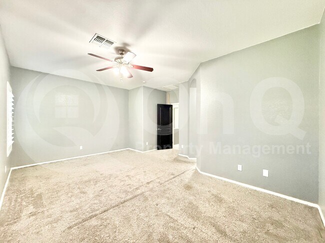 Building Photo - 960 E Chelsea Dr
