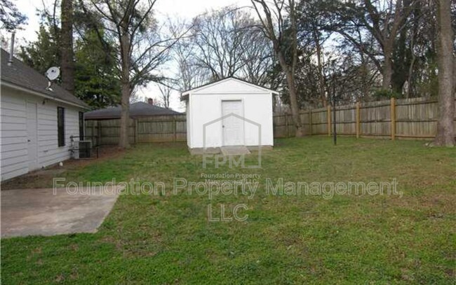 Building Photo - 3774 University St