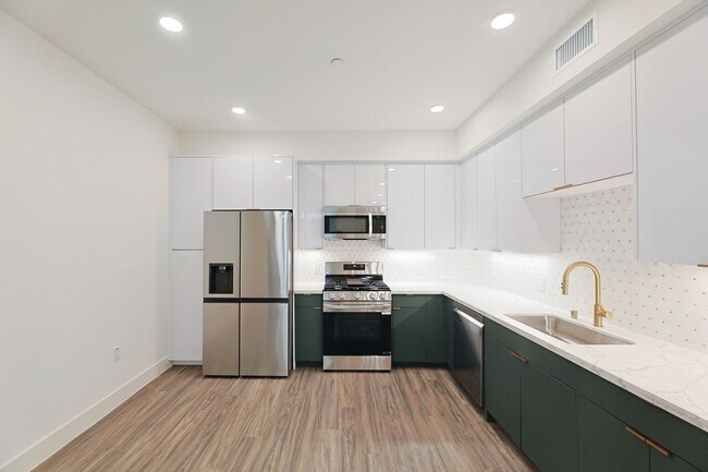 Interior Photo - 4000 Mont Clair Apartments