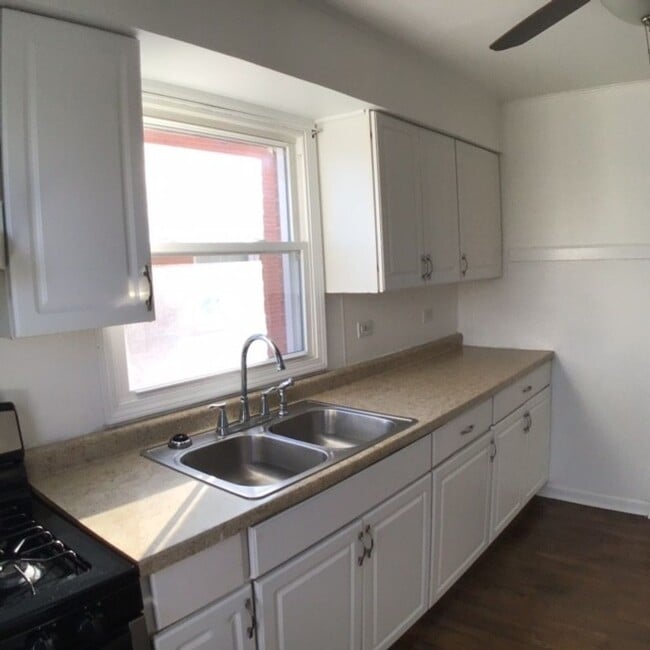 Building Photo - Beautiful 4 bedroom house in great Dolton ...