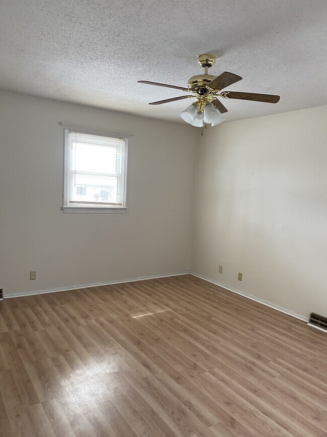 Building Photo - 14706 Harvey Oaks Ave