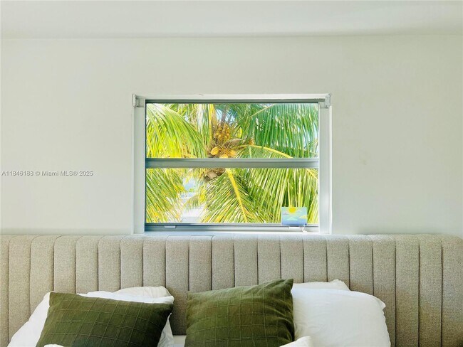 Building Photo - 240 Collins Ave
