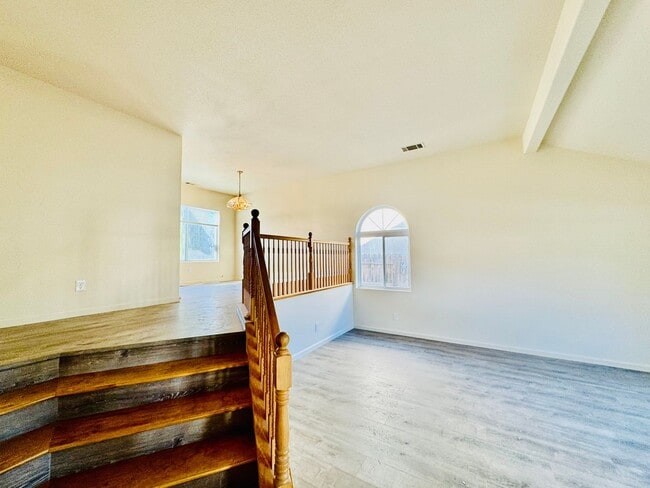 Building Photo - REDUCED!!! 4 Bedroom, 3 Bath Tri-Level Hom...