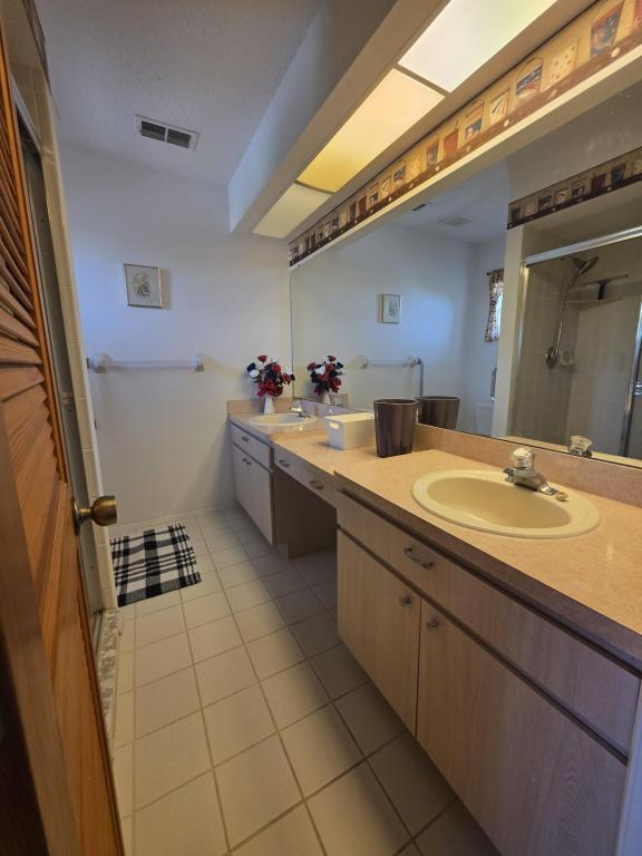 Building Photo - 4261 Paradise Cir