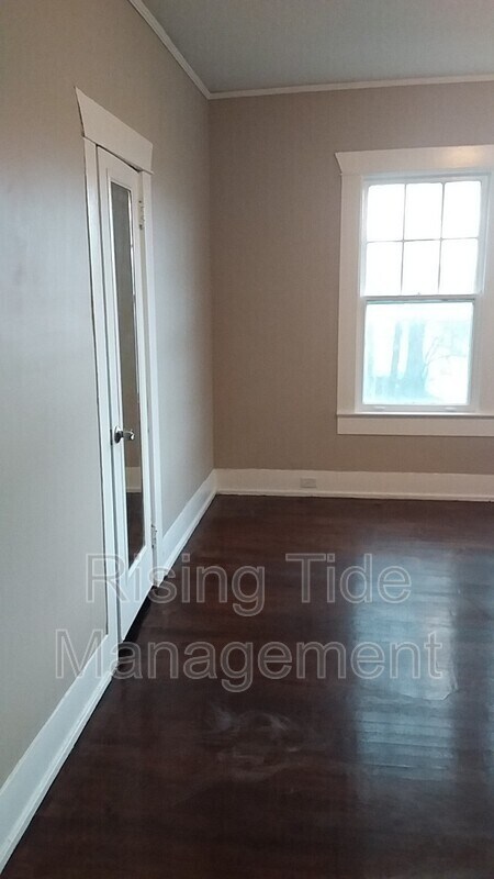 Building Photo - 200 9th Ct W