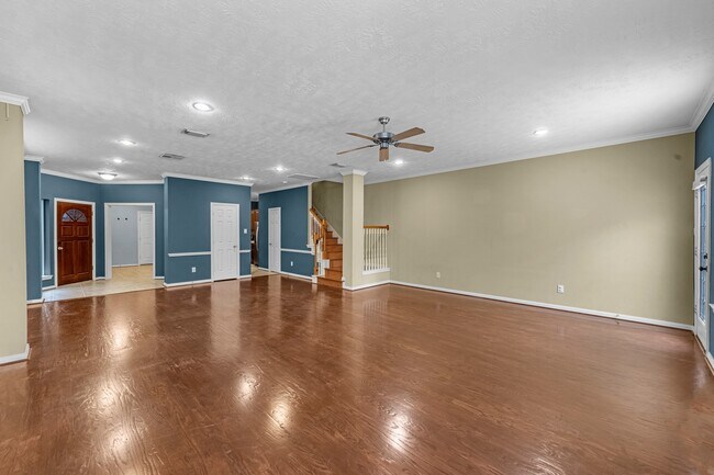 Building Photo - 5228 Larkin St