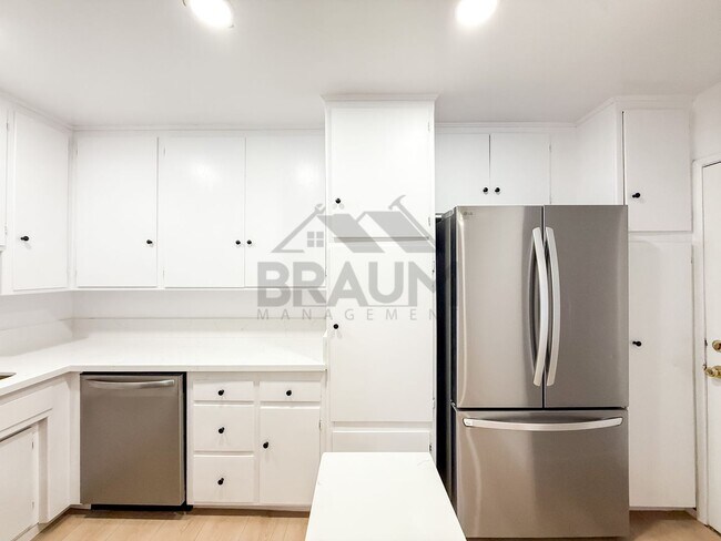 Building Photo - 6041 Whitsett Ave