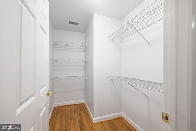 Building Photo - 711 Lamberton Dr