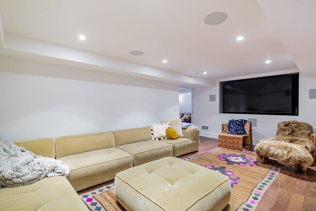 Building Photo - 41 Deep Woods Ln