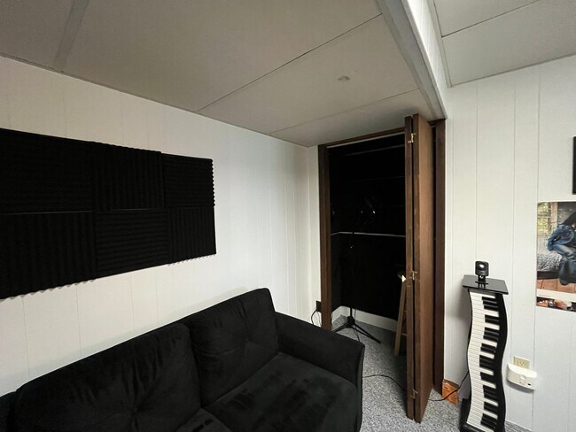 Building Photo - 4285 Evergreen Dr
