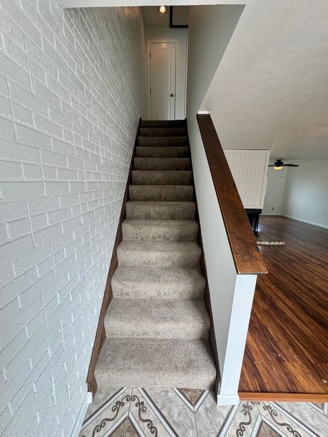 Building Photo - Charming 2 Bed 1.5 Bath in Gibsonia!