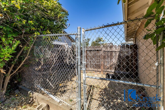 Building Photo - 1366 Matthew Dr