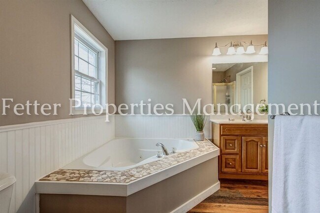 Building Photo - Beautiful 3bd 2.5 bath Northside