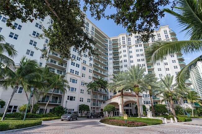 Building Photo - 19900 E Country Club Dr