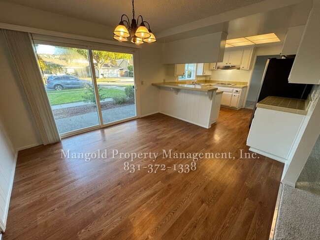 Building Photo - Beautiful 4-bed 2-bath Home with Cozy Fireplace and Large Backyard!
