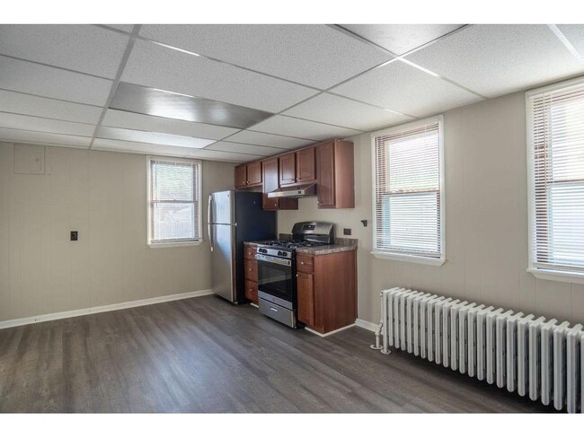 Building Photo - 890 Arkwright St N