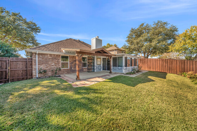 Building Photo - 6602 Bluebonnet Dr