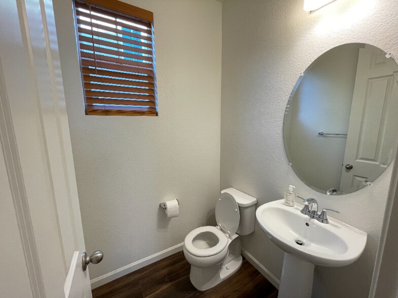 Building Photo - 674 Montelena Ct